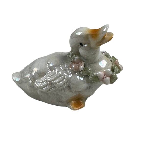 Lot of 3 Iridescent Porcelain Duck Figurines with Flower Wreaths - Picture 9 of 12